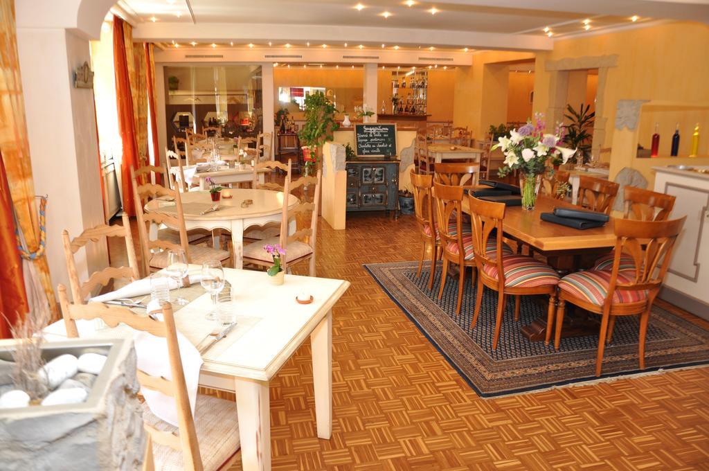 Hotel-Restaurant De La Tour Luaran gambar