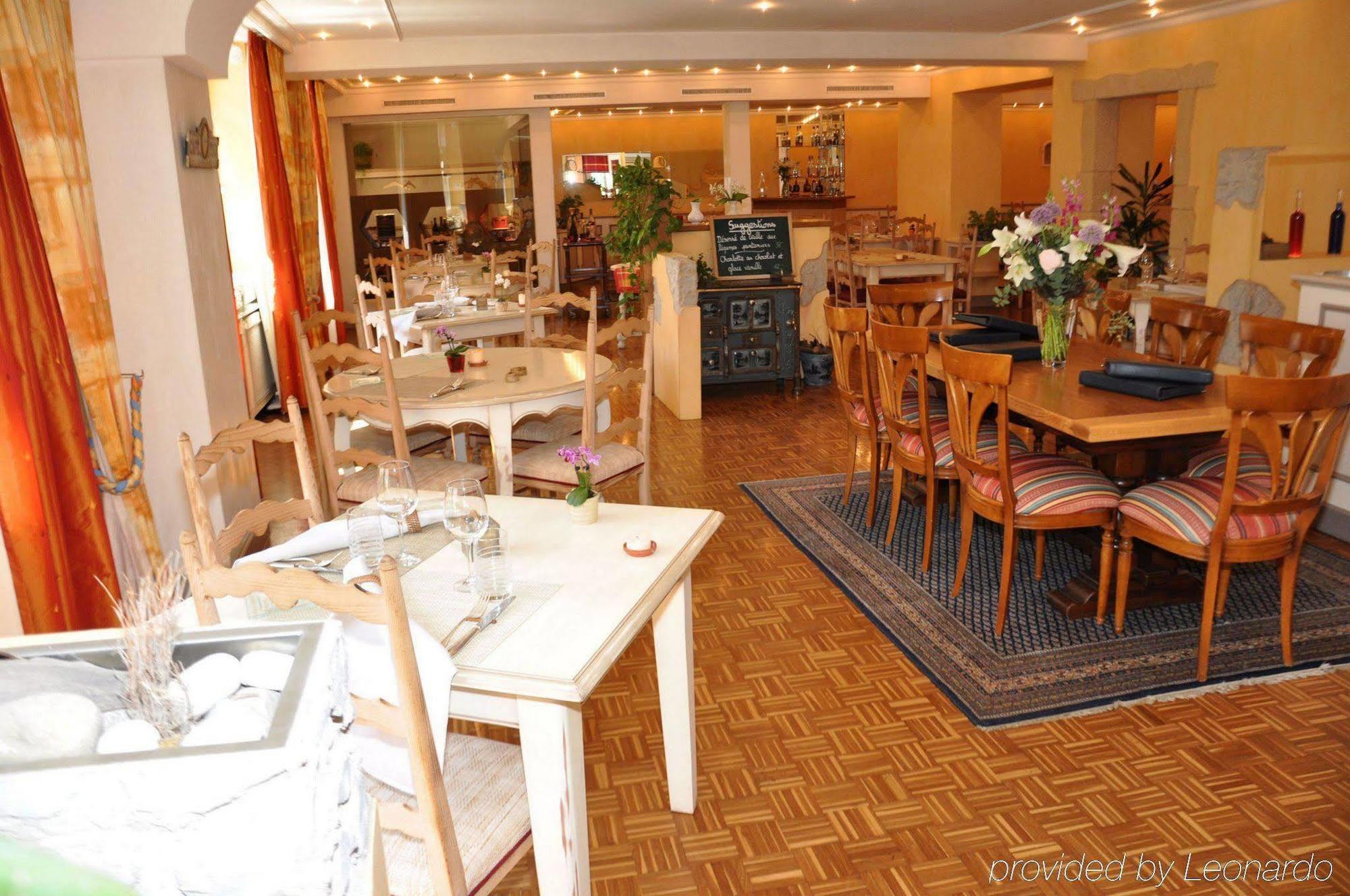 Hotel-Restaurant De La Tour Luaran gambar